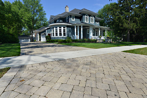 Best Custom Driveway Pavers  in Holstein, IA